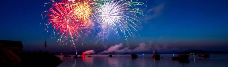 Admirez un feu d'artifice en bateau lors des fêtes estivales d'Arcachon