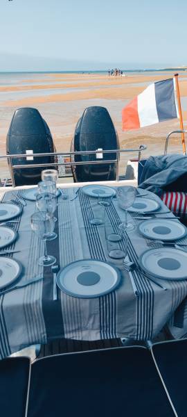 Location d'un bateau Beacher sur le bassin d'Arcachon et dégustez un délicieux plateau de fruits de mer