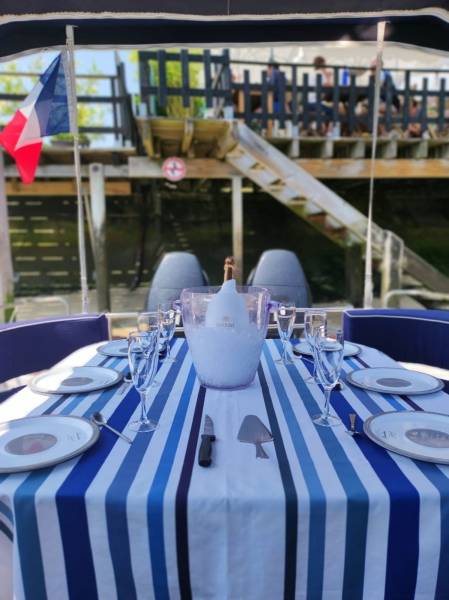 Mariage sur le Bassin d’Arcachon : bateau privatisé, moment magique