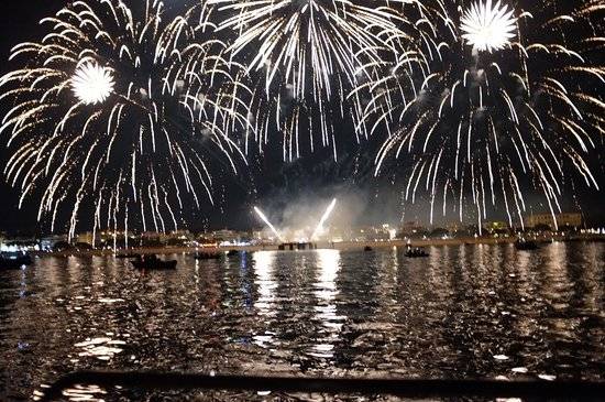 Balade en bateau privatisée avec skipper pour le feu d'artifice d'Arcachon