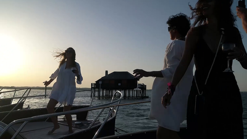 Soirée EVJF / EVG en bateau : musique + vidéo offerte